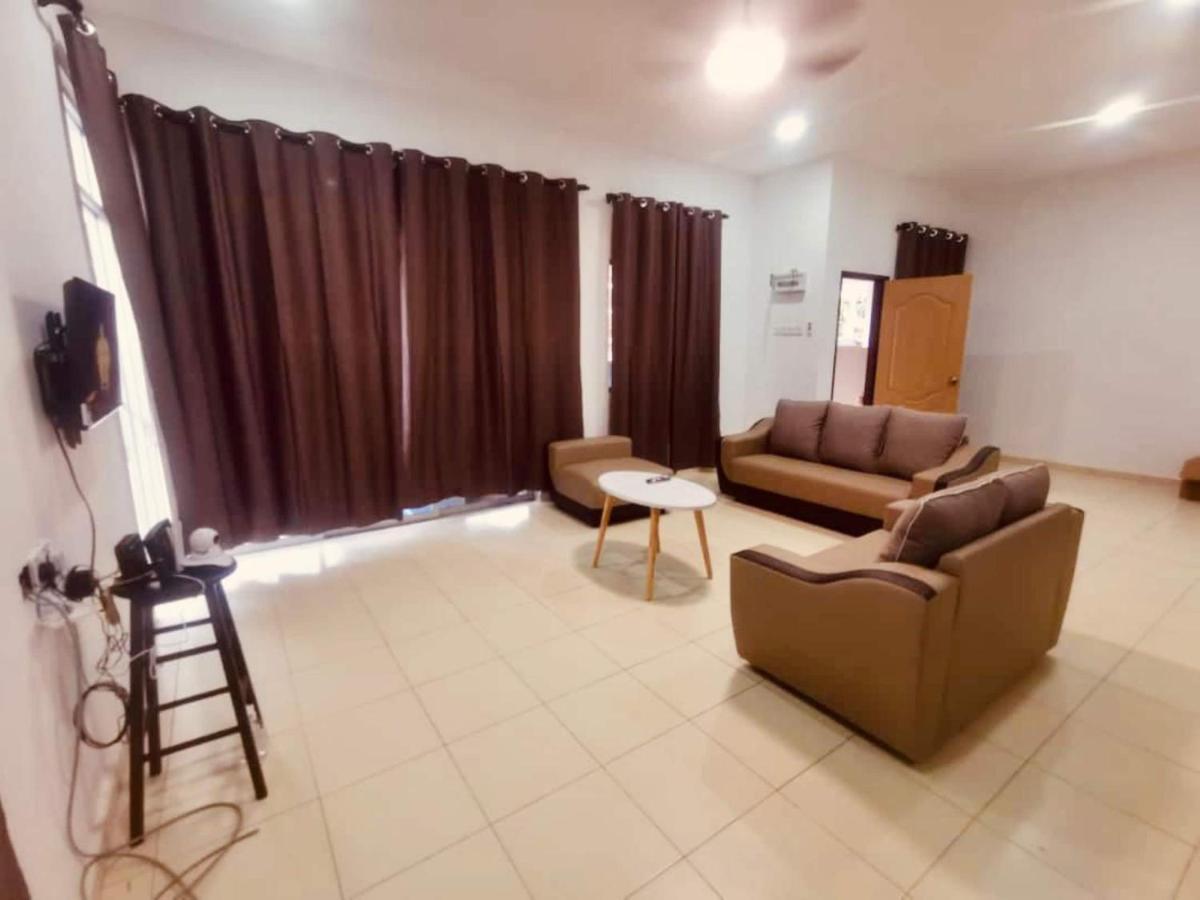 Oyo Homes 90524 D'J Pegaso Serom Homestay Muar Esterno foto