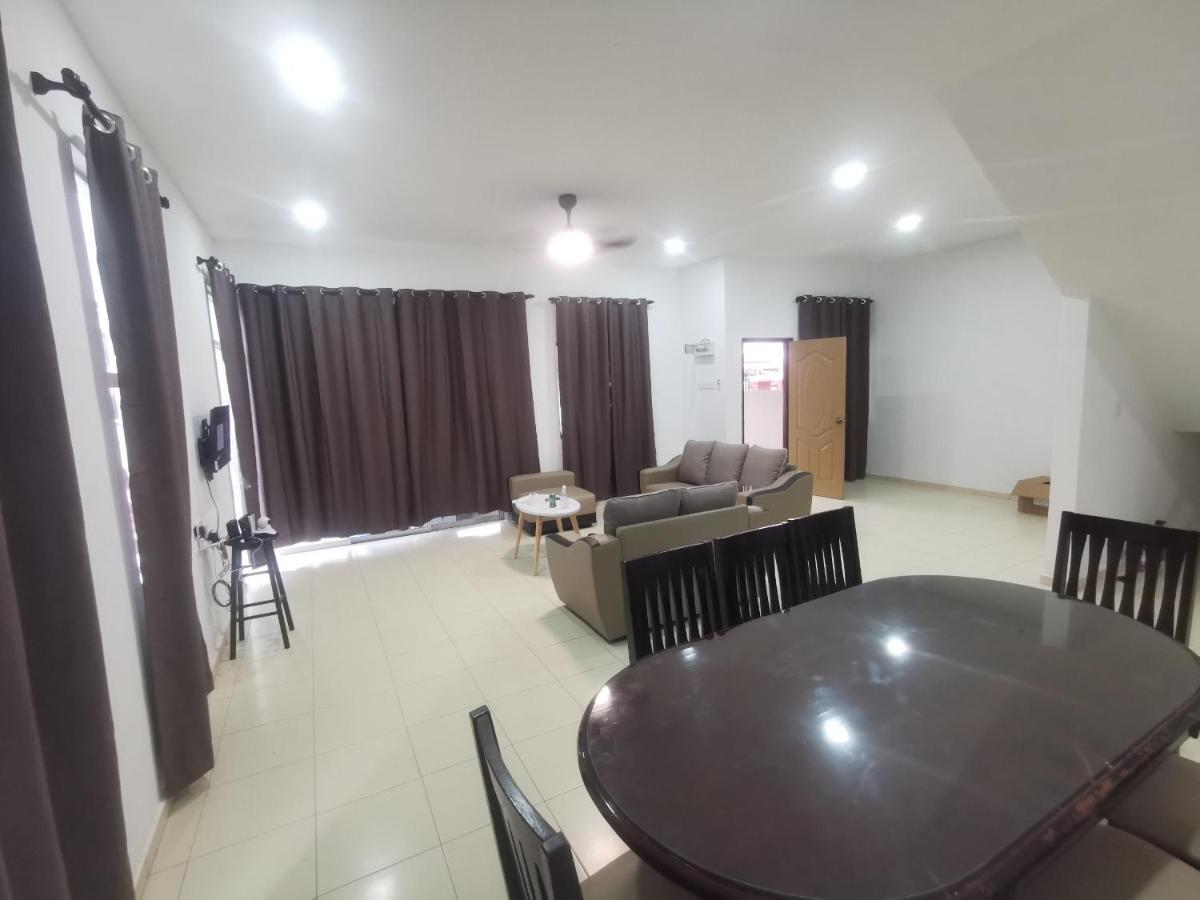 Oyo Homes 90524 D'J Pegaso Serom Homestay Muar Esterno foto