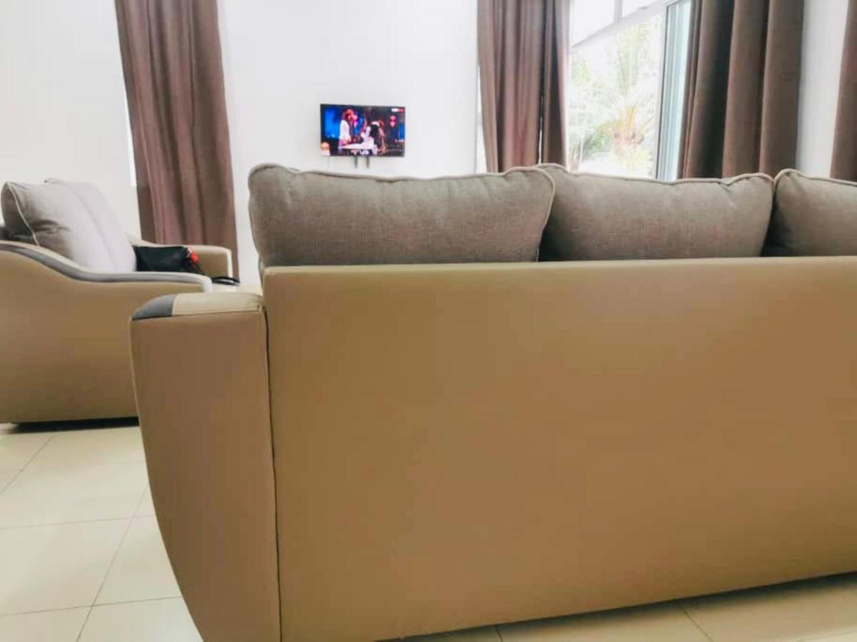 Oyo Homes 90524 D'J Pegaso Serom Homestay Muar Esterno foto